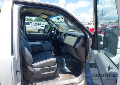 2015 Ford F-250 Xl z USA, uszkodzony, nr VIN 1FTBF2A67FEA88207